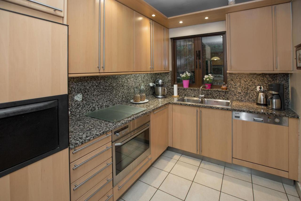 Exceptional Villa In Voula Near The Sea アテネ エクステリア 写真