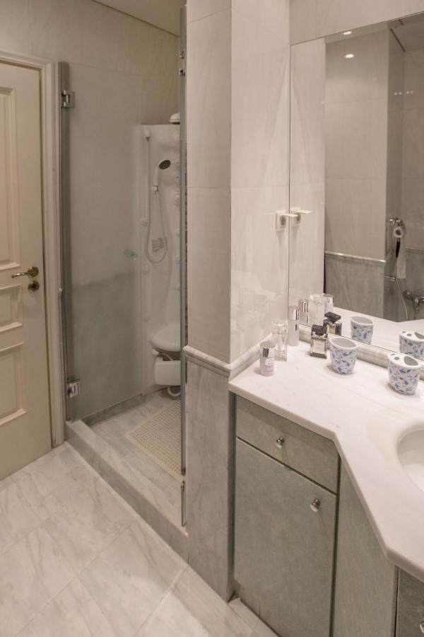 Exceptional Villa In Voula Near The Sea アテネ エクステリア 写真