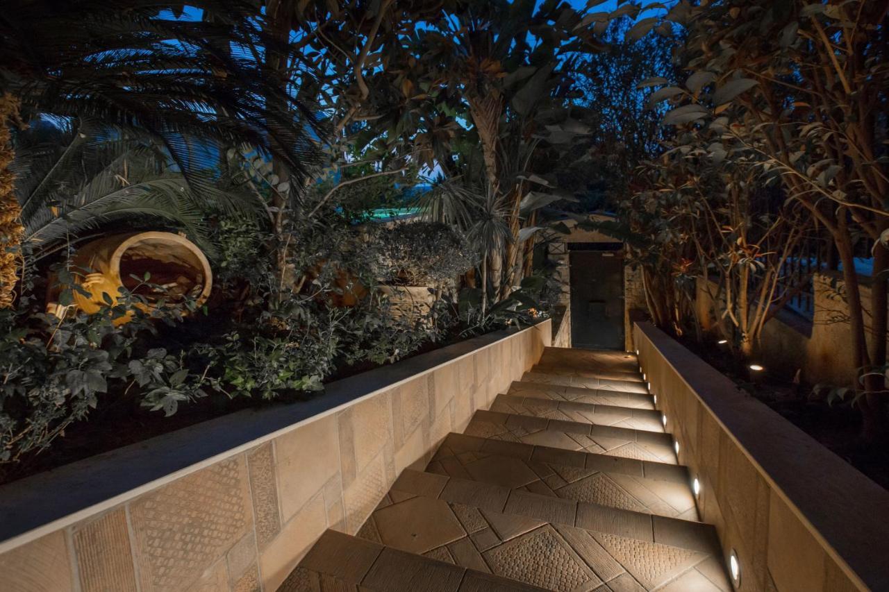 Exceptional Villa In Voula Near The Sea アテネ エクステリア 写真