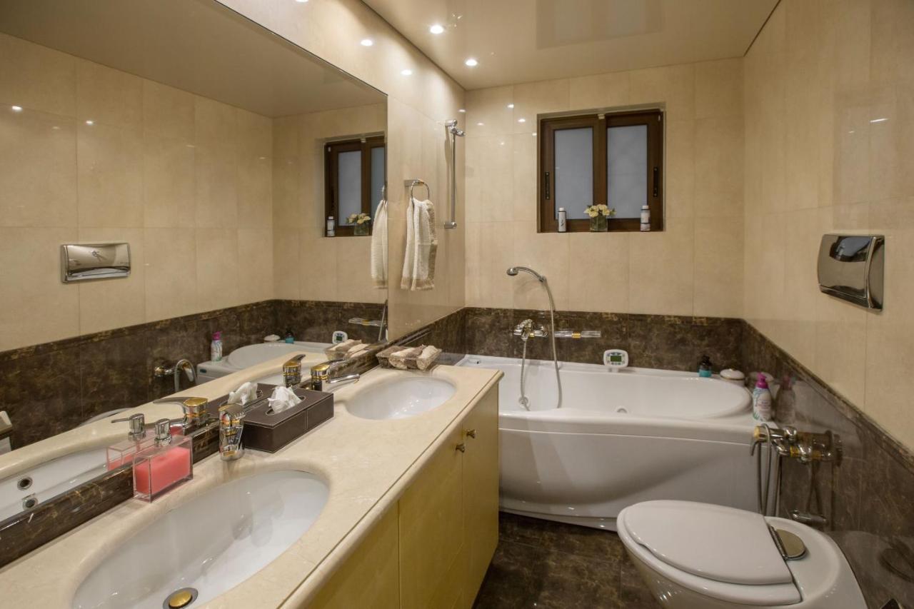 Exceptional Villa In Voula Near The Sea アテネ エクステリア 写真