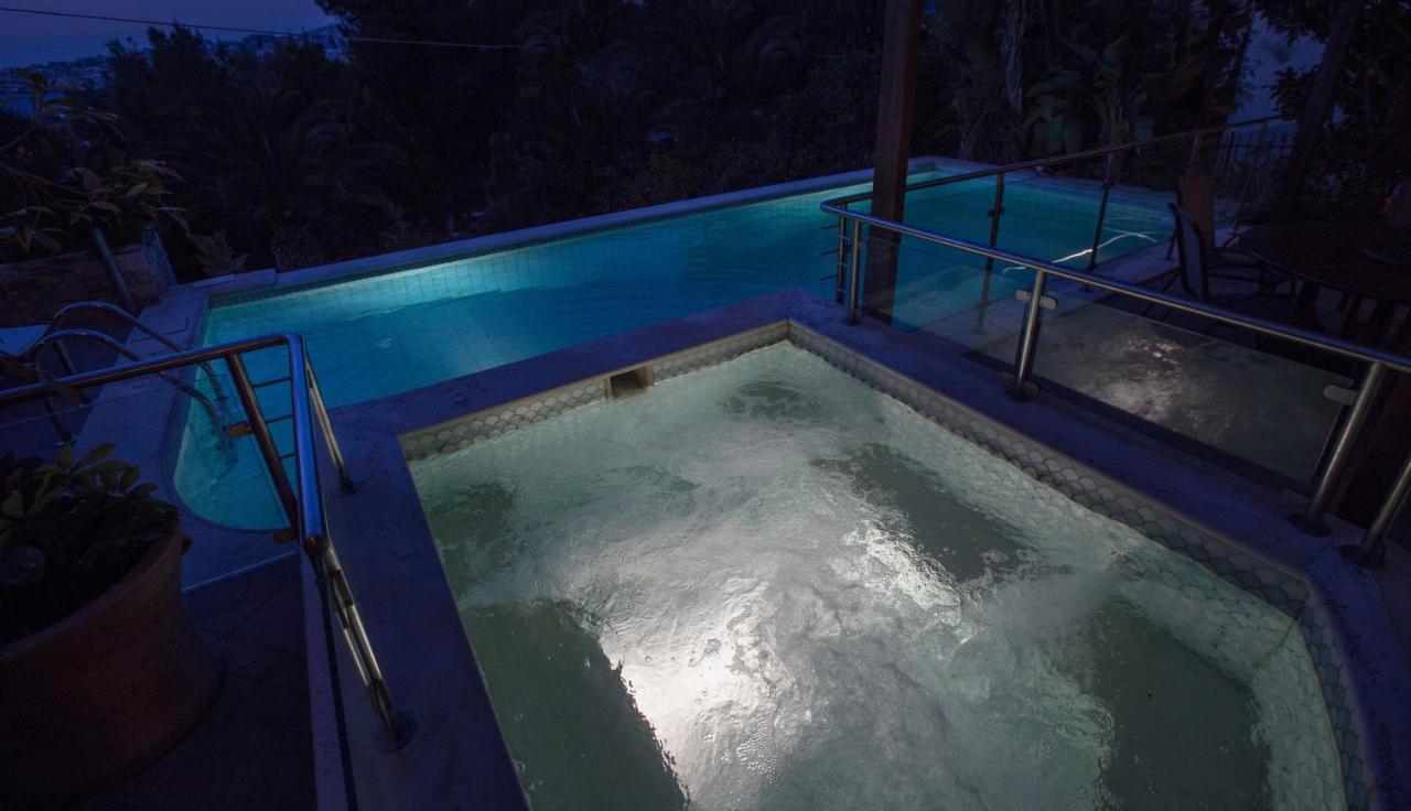 Exceptional Villa In Voula Near The Sea アテネ エクステリア 写真
