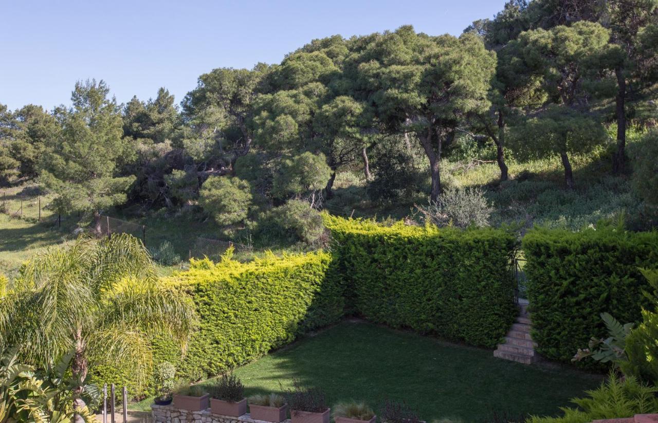 Exceptional Villa In Voula Near The Sea アテネ エクステリア 写真